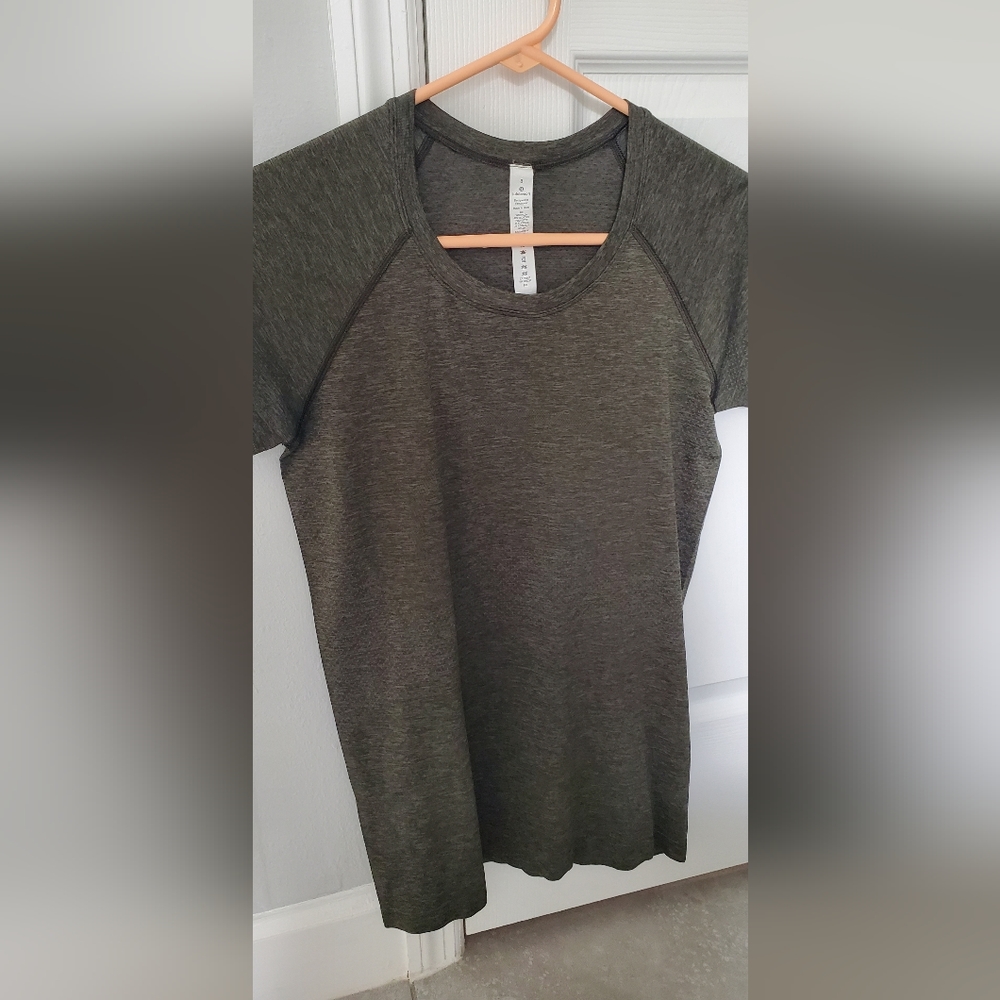 Lululemon swiftly short sleeve top  Gray sage/ dark olive